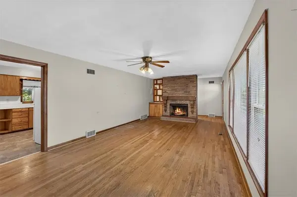 8413 Russell ST, Overland Park, KS 66212