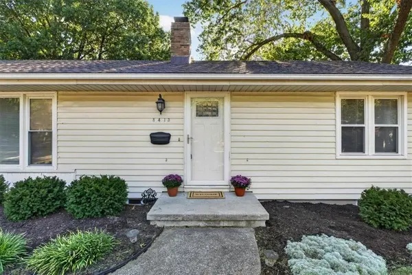 8413 Russell ST, Overland Park, KS 66212