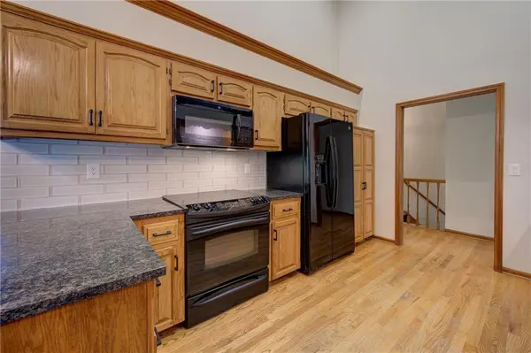9304 NW 79th ST, Weatherby Lake, MO 64152