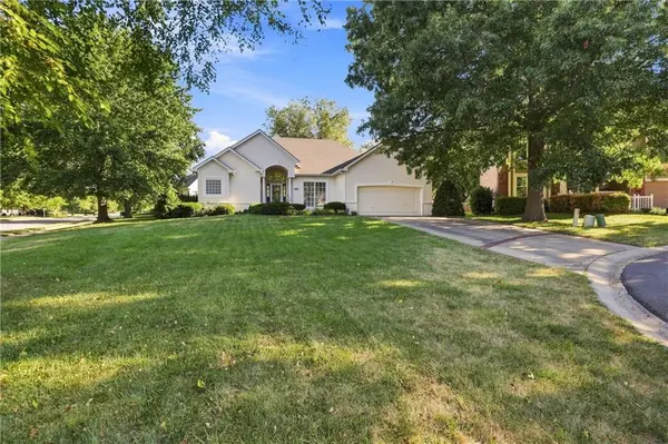 1403 NE Glenfield CT, Blue Springs, MO 64014