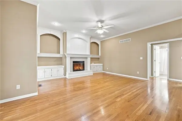 1403 NE Glenfield CT, Blue Springs, MO 64014