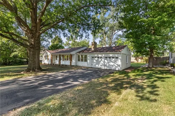 5644 Barkley ST, Mission, KS 66202