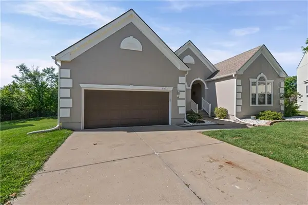 9202 N Charlotte CT, Kansas City, MO 64155