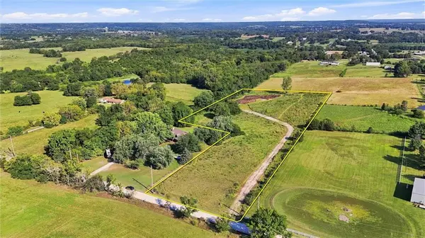 00000 Honey Creek RD, Tonganoxie, KS 66086