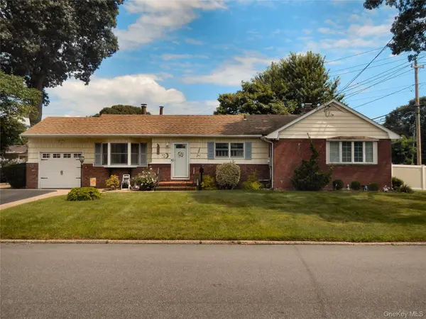 1005 Thompson DR, Bay Shore, NY 11706