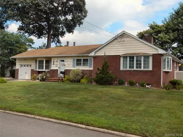 1005 Thompson DR, Bay Shore, NY 11706