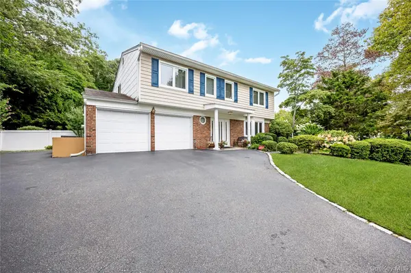 15 Melrose LN, Commack, NY 11725