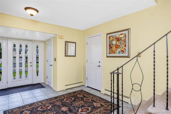 15 Melrose LN, Commack, NY 11725