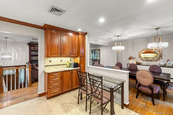 1 Earl CT, Monsey, NY 10952