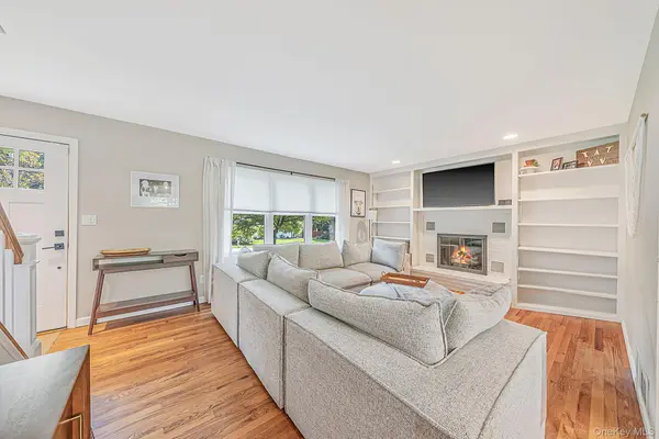 3 Hollow RD, Stony Brook, NY 11790