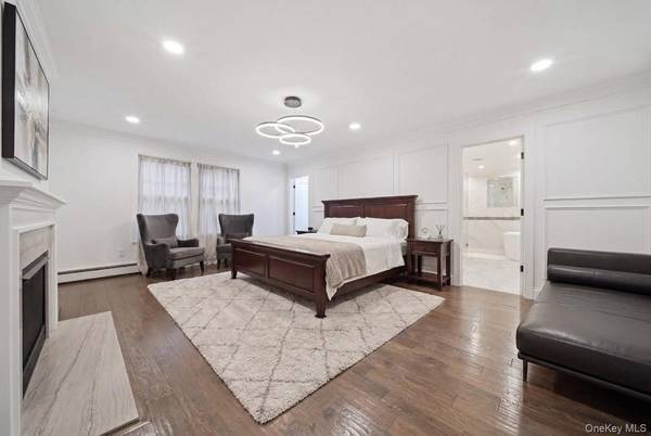 85 Nassau DR, Great Neck, NY 11021