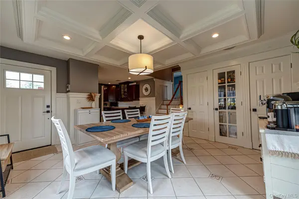 3 Peary LN, Kings Park, NY 11754