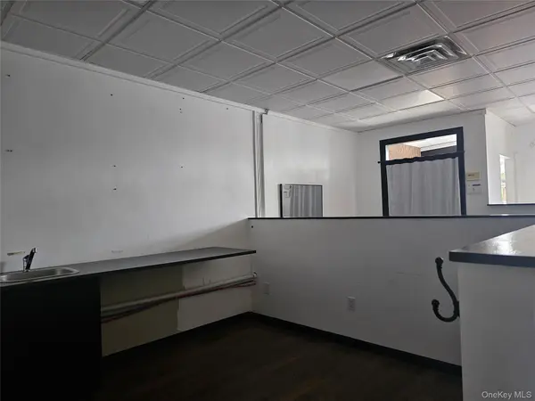 698-706 Main ST, Farmingdale, NY 11735