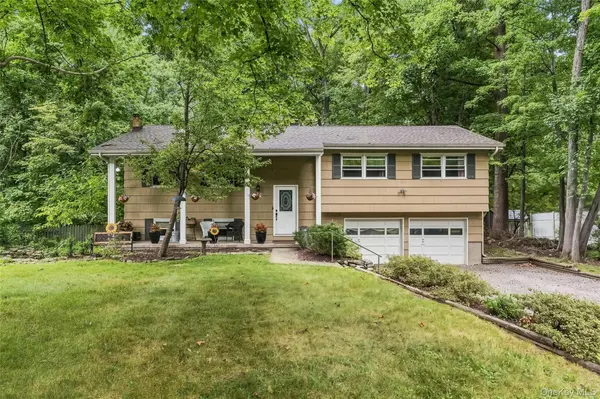 27 Thompson DR, Washingtonville, NY 10992