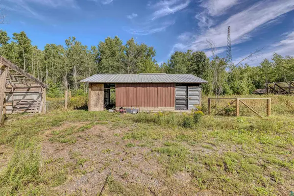 3194 S Smith Creek Rd, Maple, WI 54854