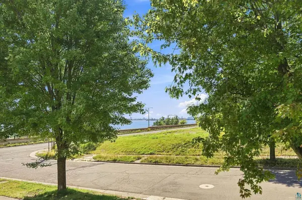324 S 16th Ave E, Duluth, MN 55812