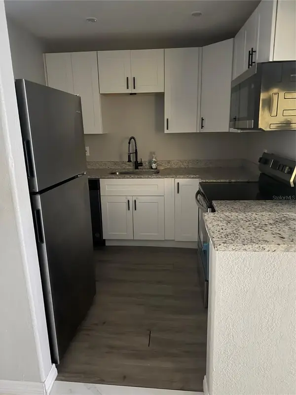 916 LAKE DESTINY RD #H, Altamonte Springs, FL 32714