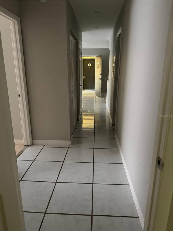 916 LAKE DESTINY RD #H, Altamonte Springs, FL 32714