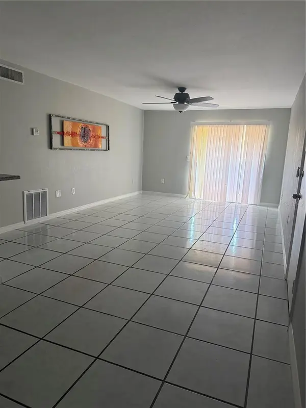 916 LAKE DESTINY RD #H, Altamonte Springs, FL 32714