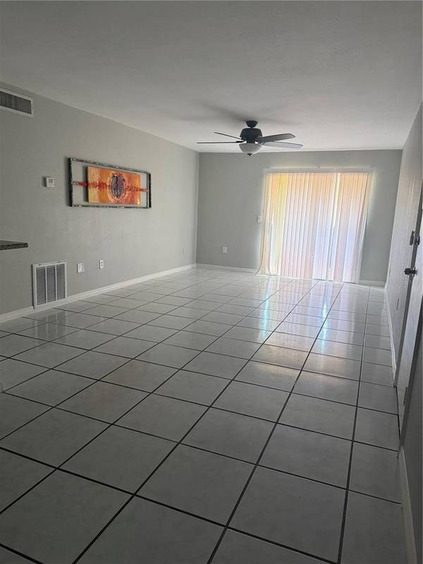 916 LAKE DESTINY RD #H, Altamonte Springs, FL 32714