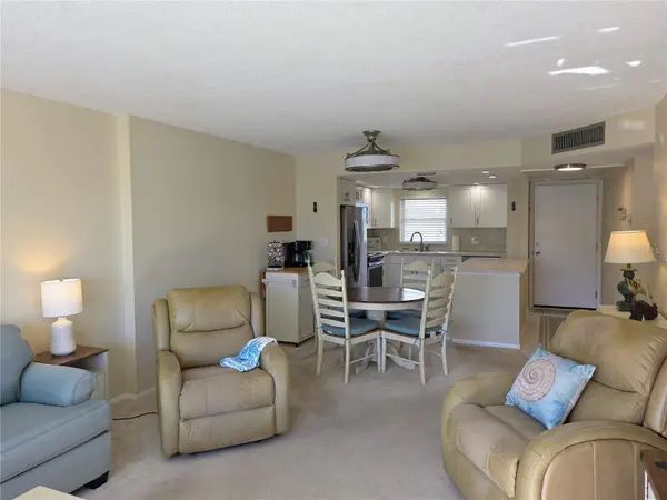 4650 COVE CIR #409, St Petersburg, FL 33708