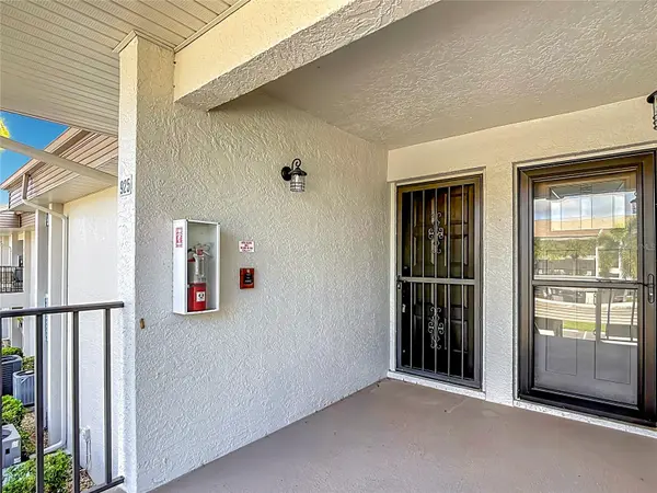 5925 TRAILWINDS DR #925, Fort Myers, FL 33907