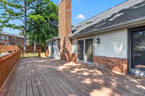 804 Dutch Mill DR, Ballwin, MO 63011