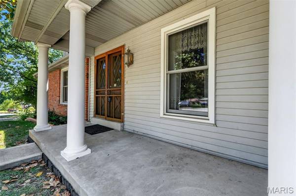 804 Dutch Mill DR, Ballwin, MO 63011