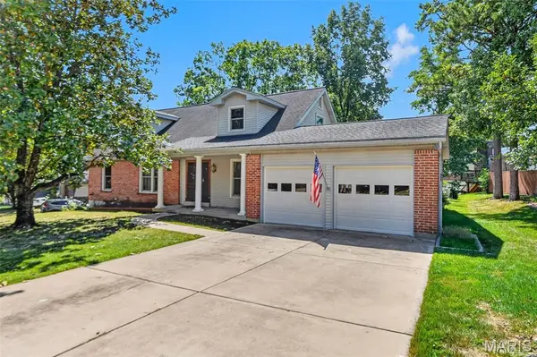 804 Dutch Mill DR, Ballwin, MO 63011