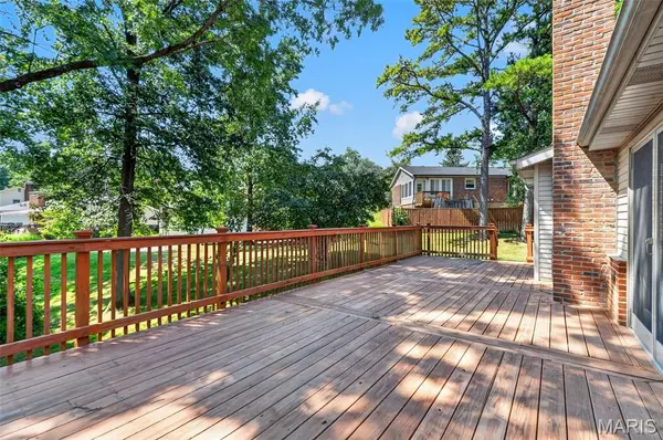 804 Dutch Mill DR, Ballwin, MO 63011