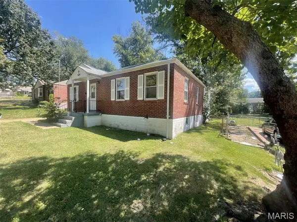13 Saint Margaret CT, Florissant, MO 63031