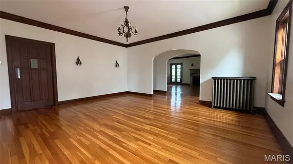 8368 Big Bend BLVD #2nd, Webster Groves, MO 63119