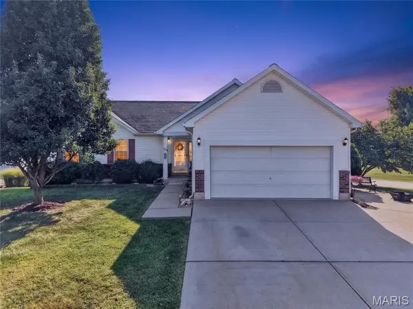 130 Granite Pointe LN, Winfield, MO 63389