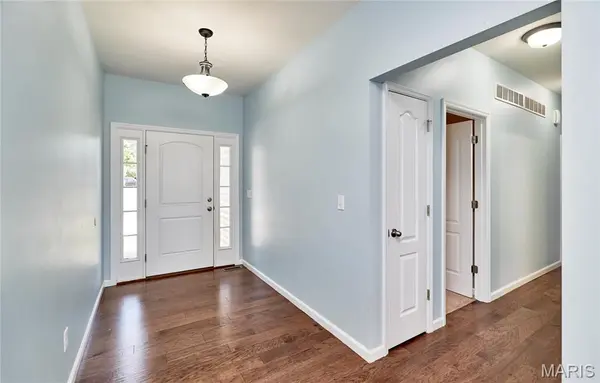 571 Newcastle DR, Troy, MO 63379