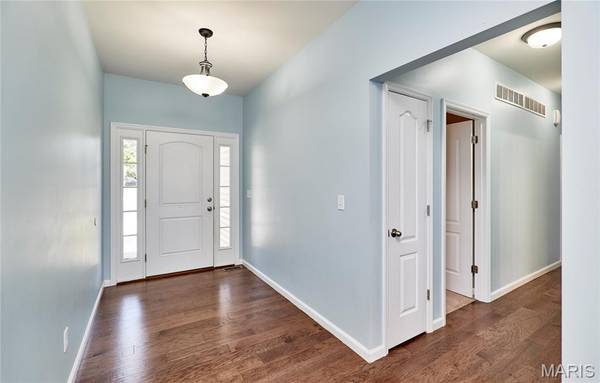 571 Newcastle DR, Troy, MO 63379