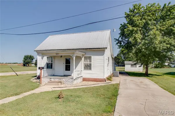 1011 Walnut ST, Greenfield, IL 62044