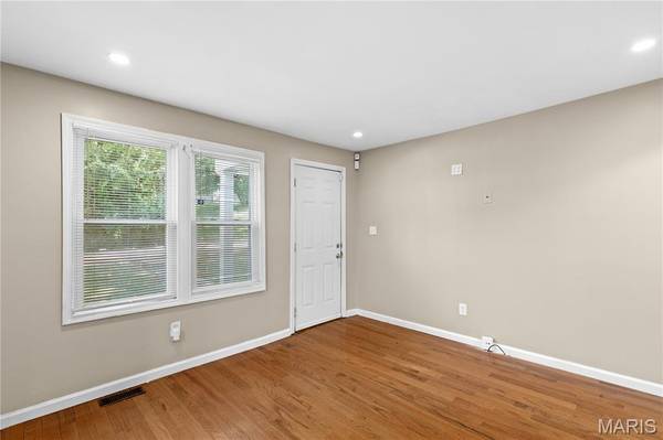 6155 Emerald AVE, Ferguson, MO 63135