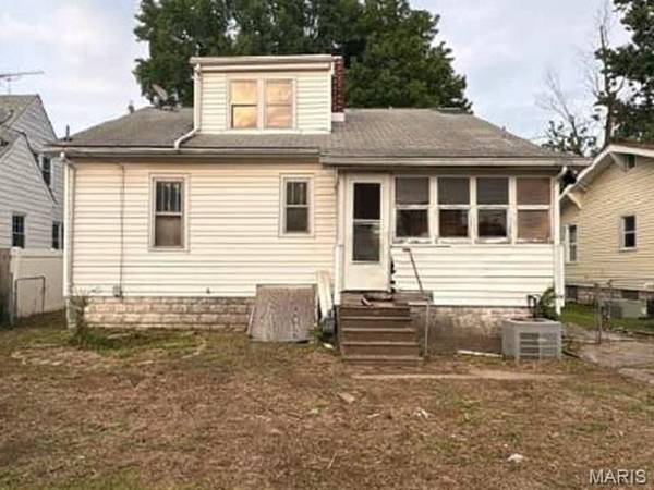 530 Tipton AVE, Wood River, IL 62095