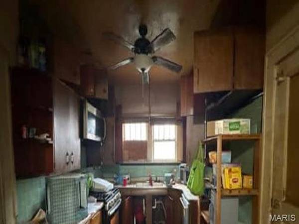 530 Tipton AVE, Wood River, IL 62095