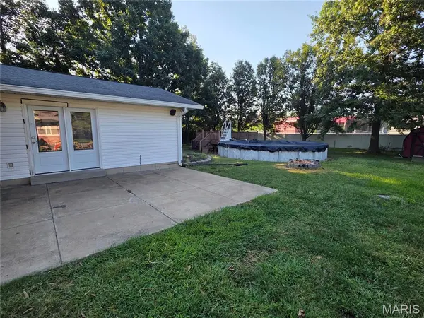 10012 Carolynne DR, St Louis, MO 63128