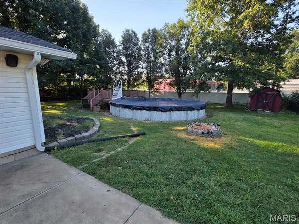 10012 Carolynne DR, St Louis, MO 63128