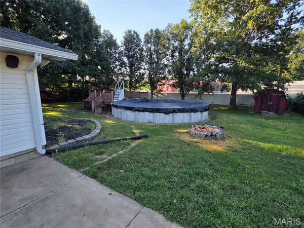 10012 Carolynne DR, St Louis, MO 63128