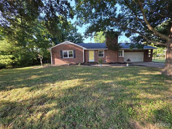10012 Carolynne DR, St Louis, MO 63128