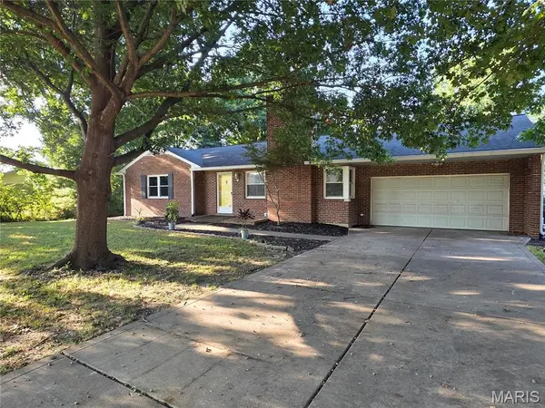 10012 Carolynne DR, St Louis, MO 63128