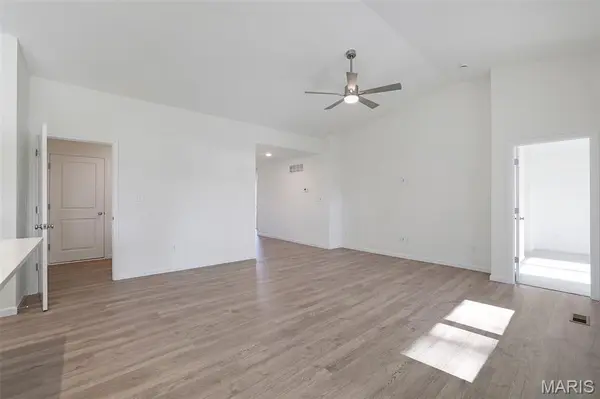 2347 Fernau CT, Florissant, MO 63031