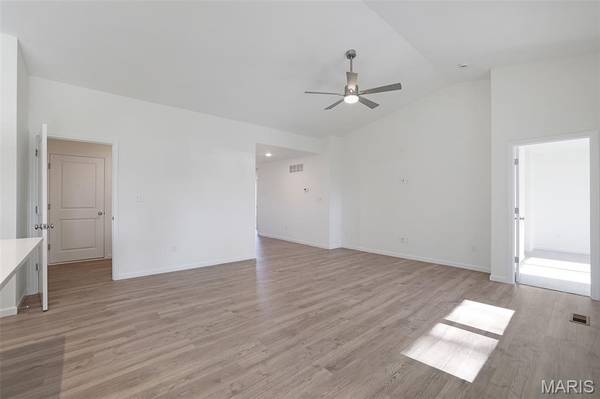 2347 Fernau CT, Florissant, MO 63031