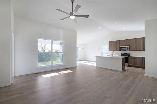 2347 Fernau CT, Florissant, MO 63031