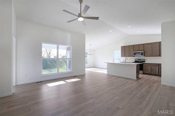 2347 Fernau CT, Florissant, MO 63031