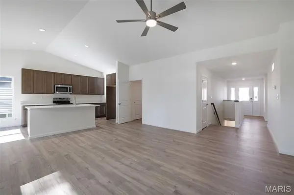 2347 Fernau CT, Florissant, MO 63031