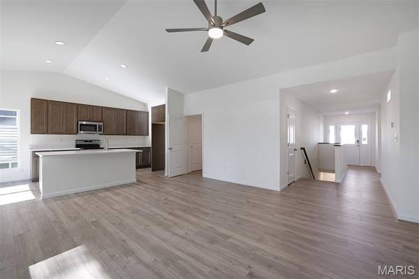 2347 Fernau CT, Florissant, MO 63031